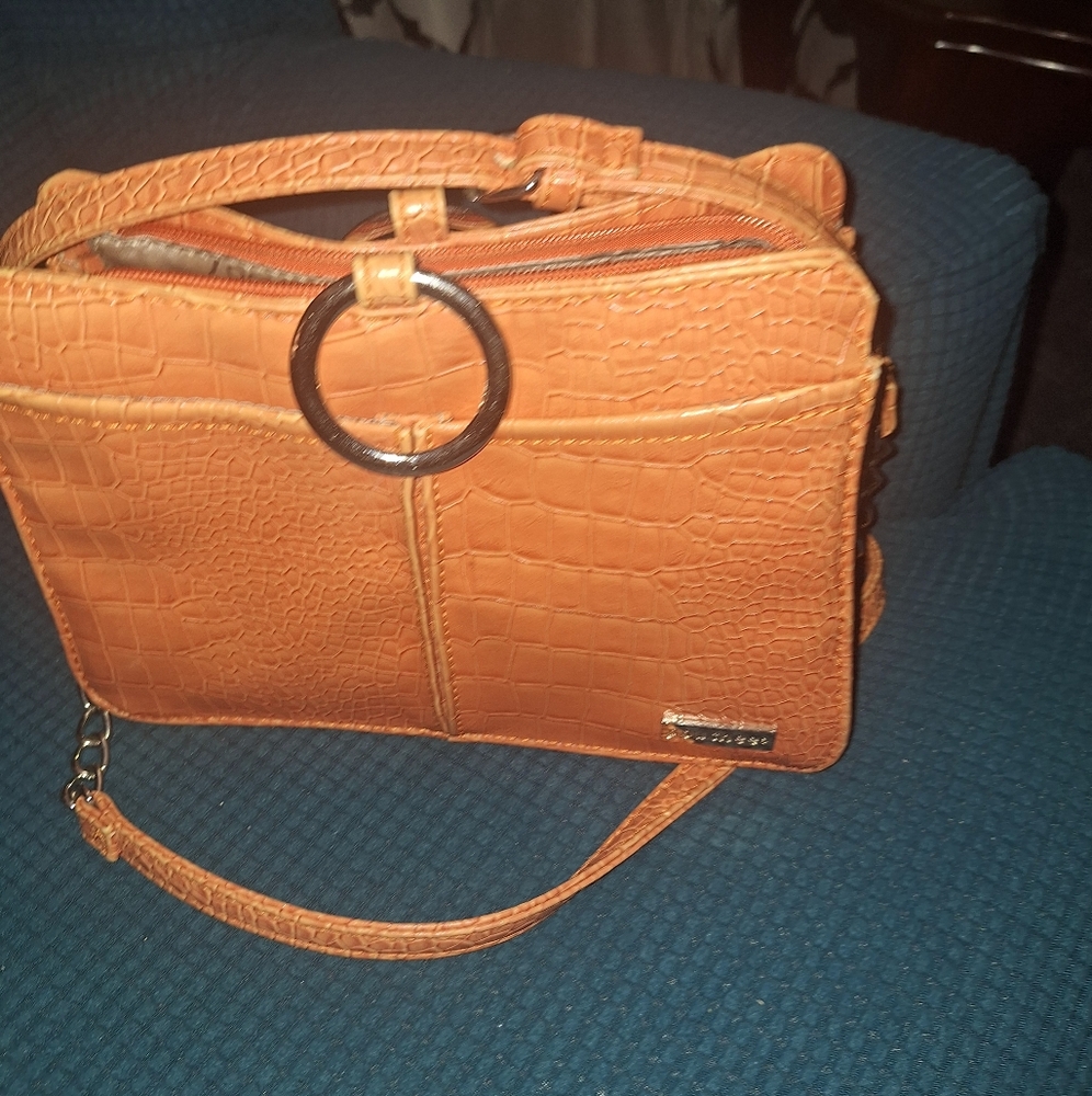 Chic Croc-Embossed Tan Crossbody Poochee Bag** - Picture 2 of 12